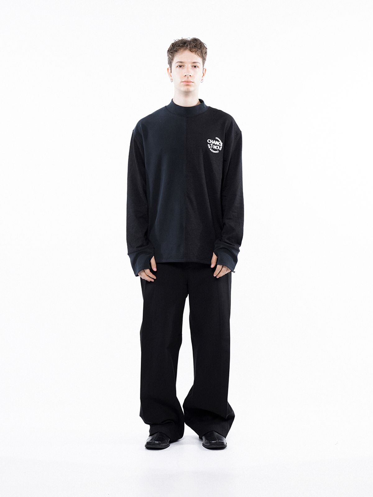 챈세스노이(CHANCE'S NOI) Circle Reverse Slev Hlaf-neck Sweat - Black Navy /M243MT03NY