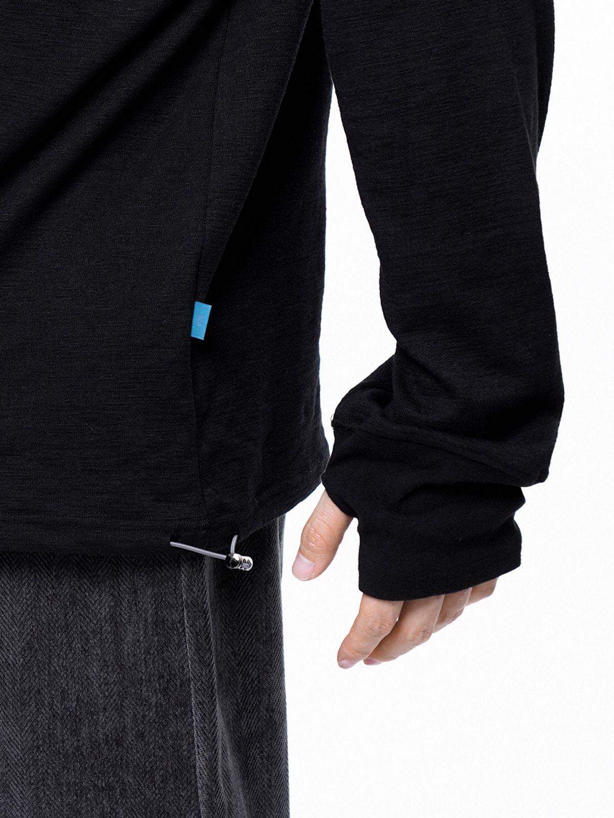 챈세스노이(CHANCE'S NOI) Circle Reverse Slev Hlaf-neck Sweat - Black /M243MT03BK