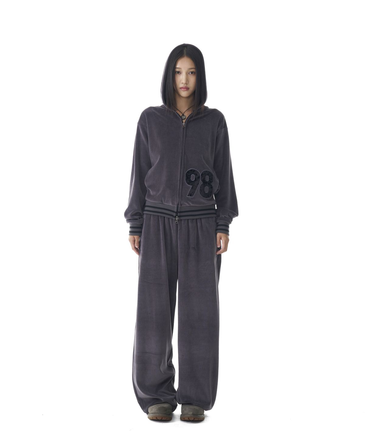 아캄(AAKAM) 98 Patch Velour Pants (Dark Gray)