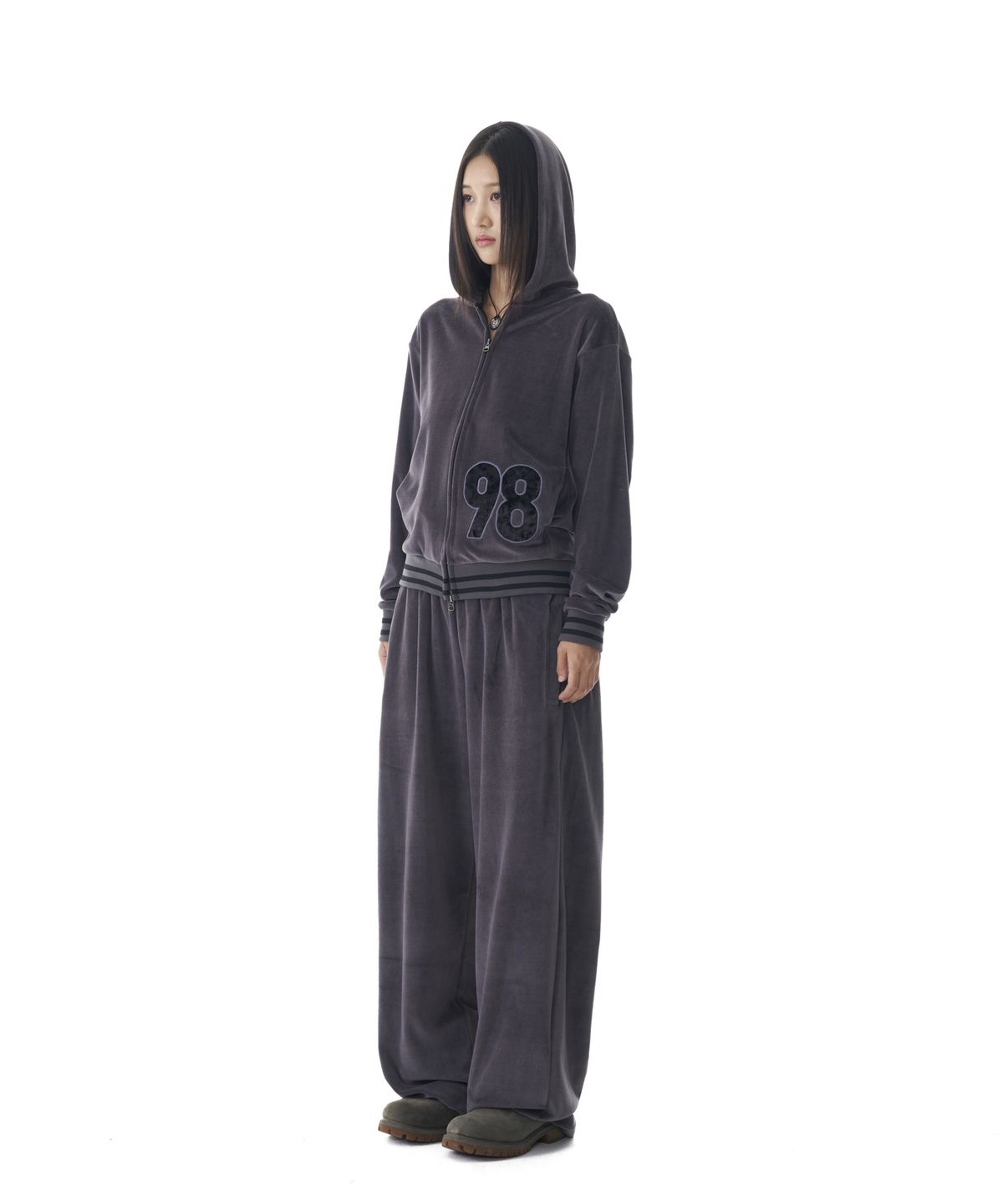 아캄(AAKAM) 98 Patch Velour Pants (Dark Gray)