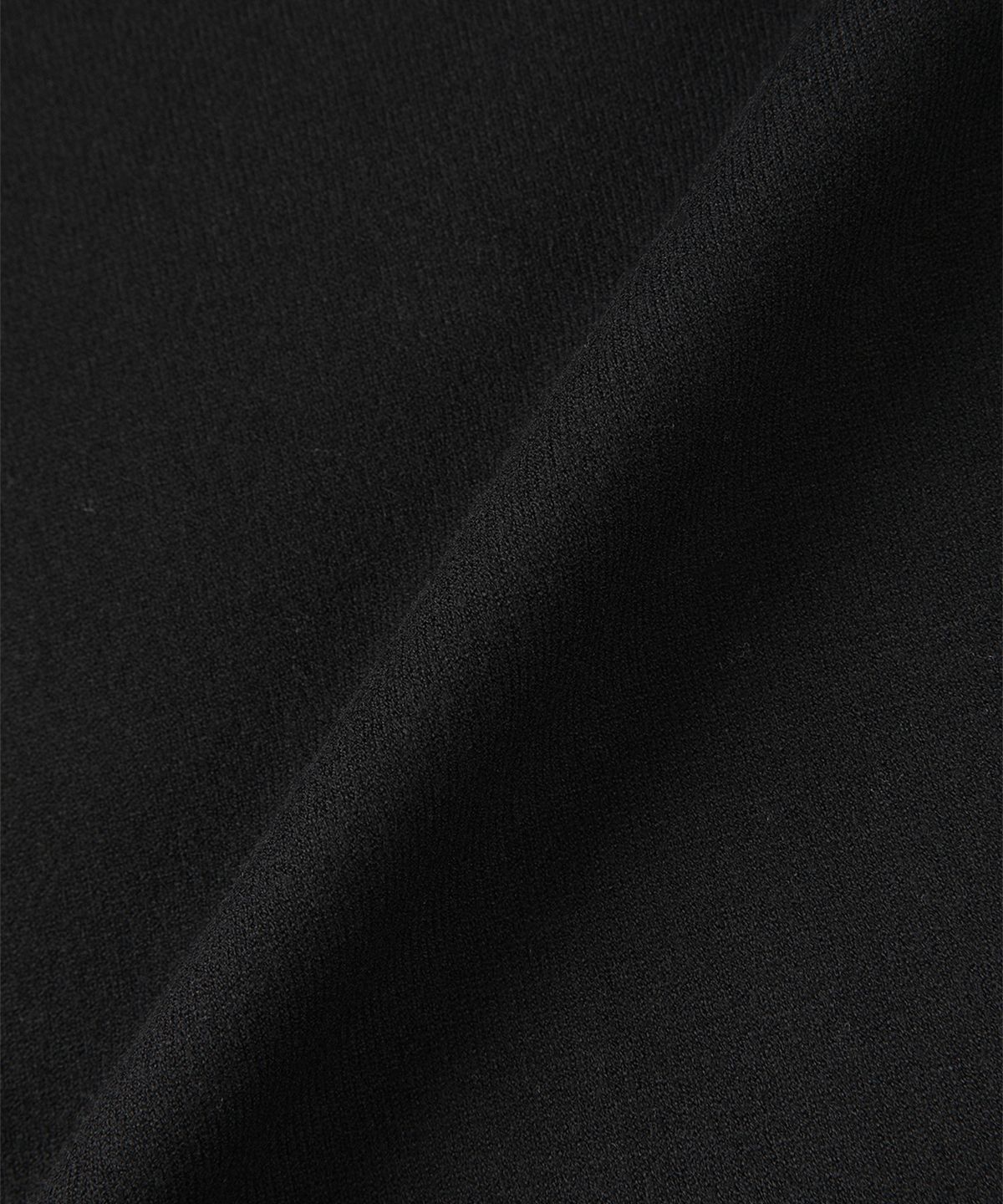 빠니깔레(PANICALE) 블랙 슬림핏 비스코스 블렌드 니트