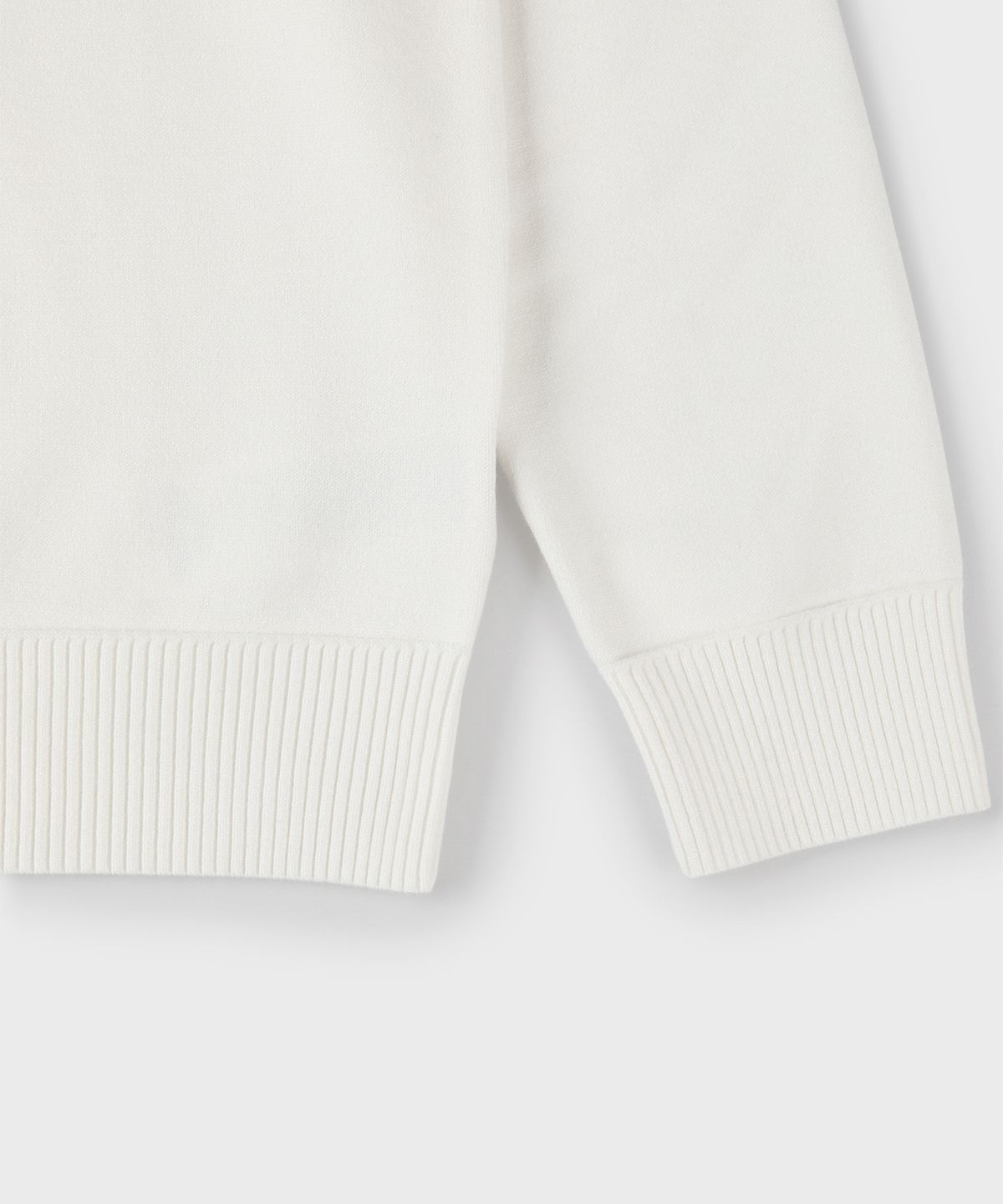 빠니깔레(PANICALE) 화이트 슬림핏 비스코스 블렌드 니트