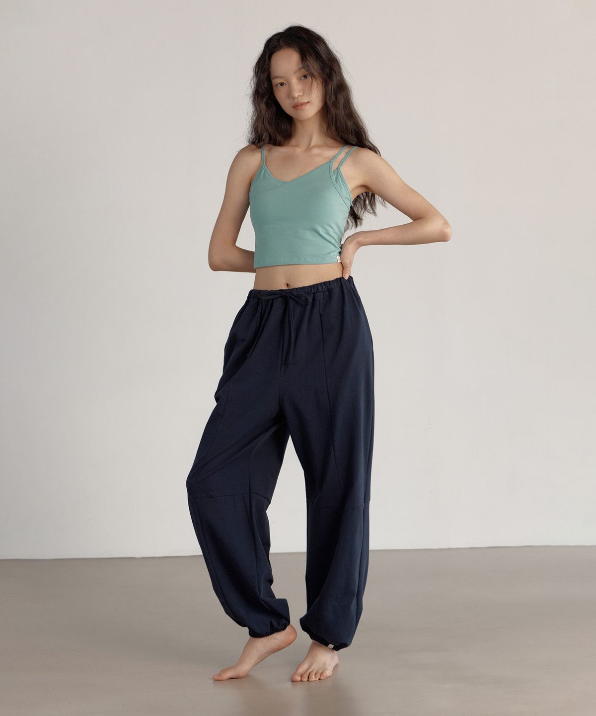 디야니(DHYANI) Maha Mudra Crop Tank (Evergreen)