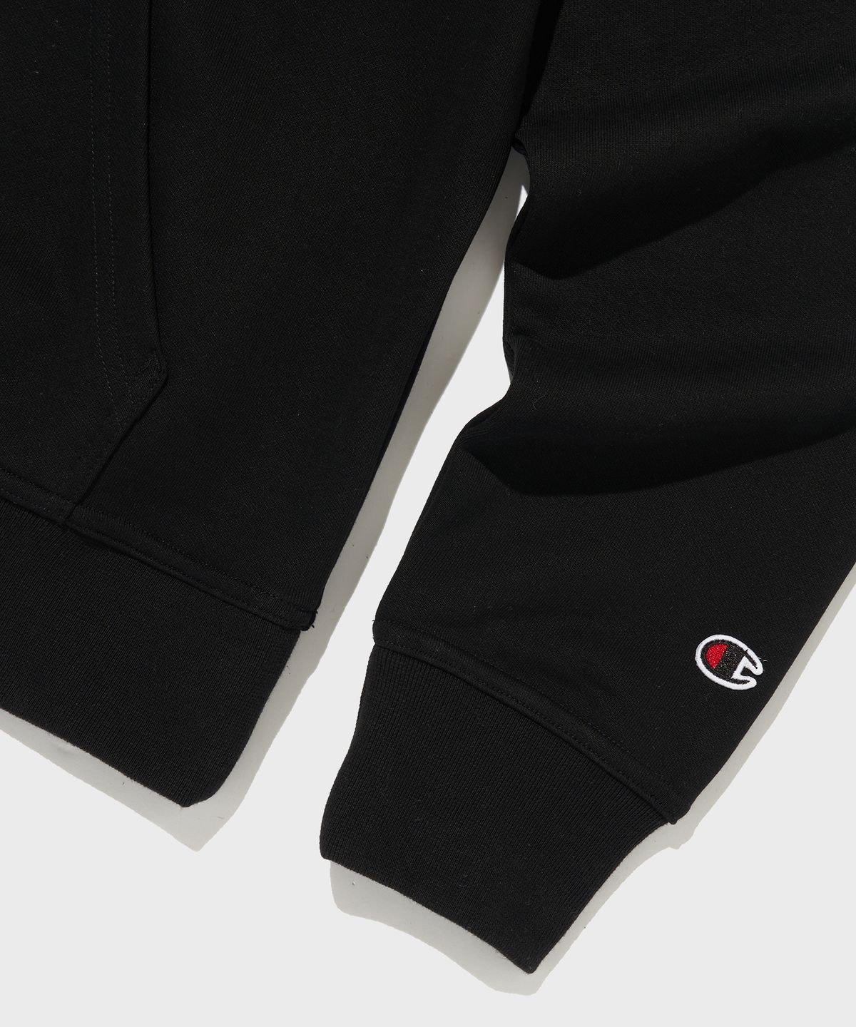 챔피온(CHAMPION) 빅 스크립트 로고 후드 티셔츠 Black