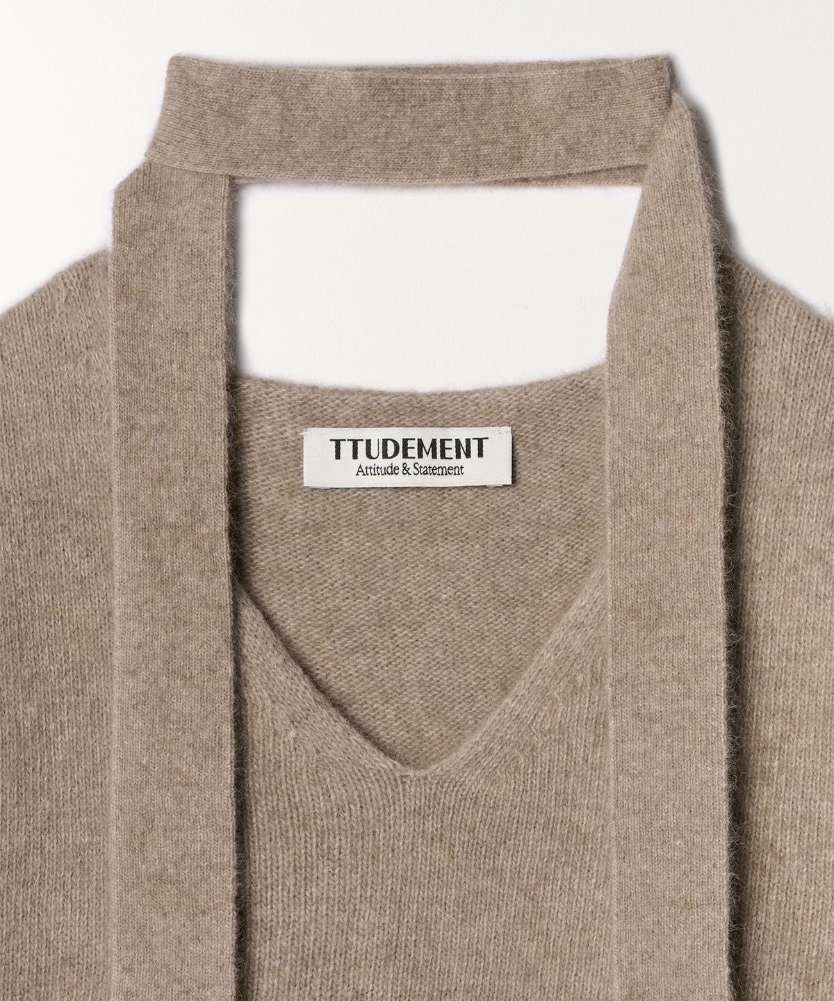 튜드먼트(TTUDEMENT) V-NECK MUFFLER KNIT TOP MOCHA
