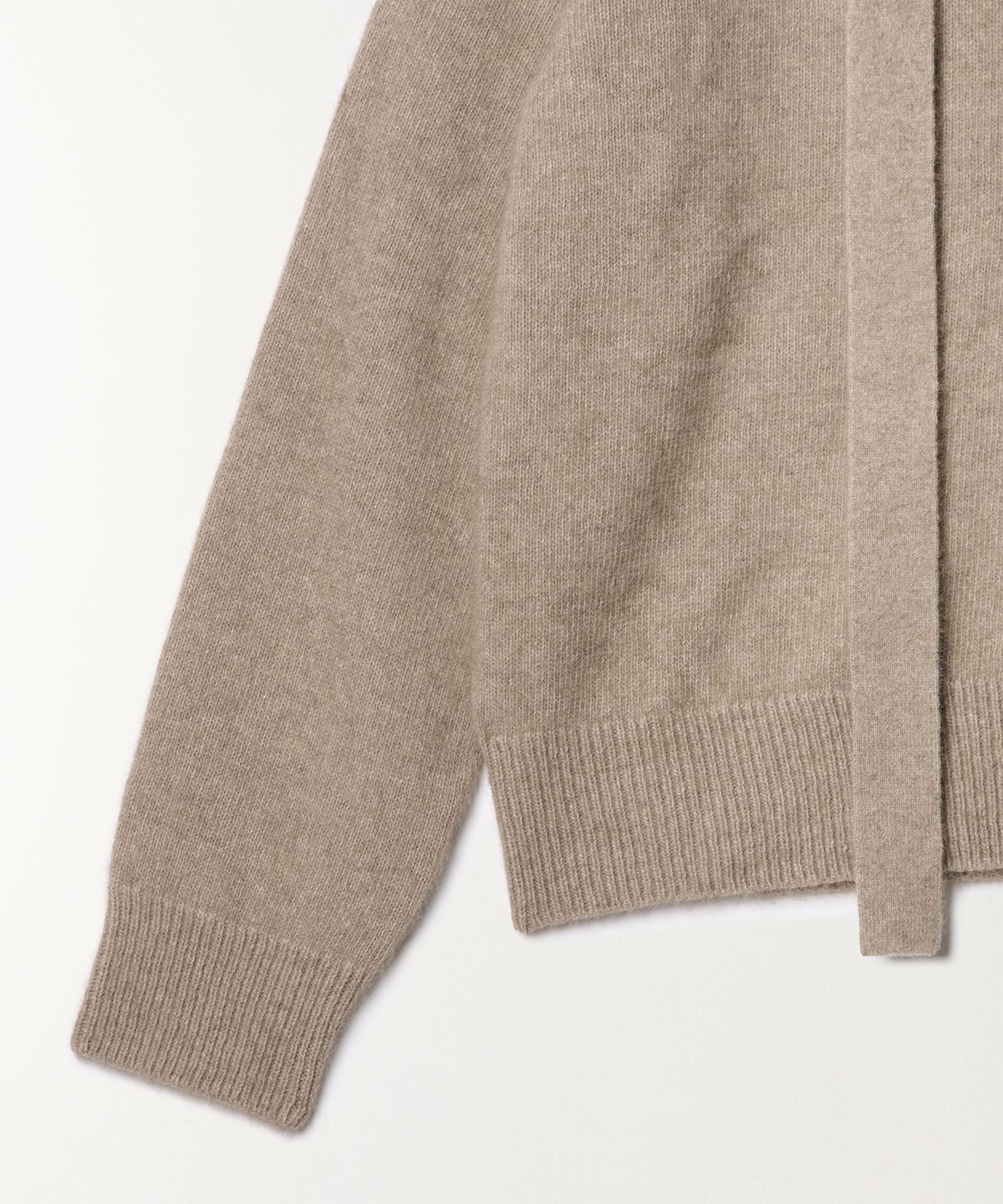 튜드먼트(TTUDEMENT) V-NECK MUFFLER KNIT TOP MOCHA
