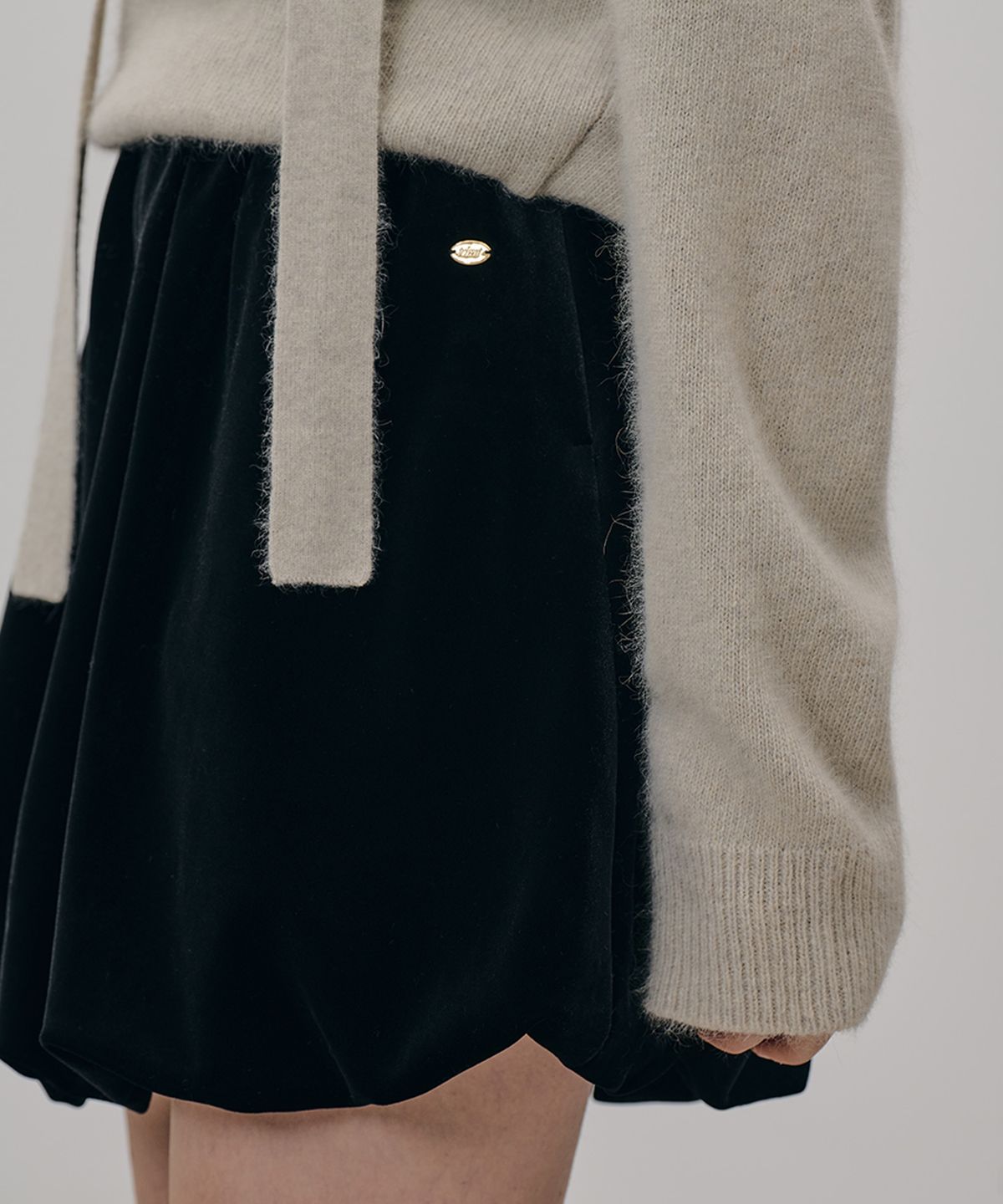 튜드먼트(TTUDEMENT) VELVET BALLOON SKIRT BLACK