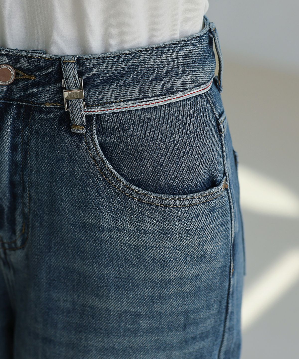 논앤논(NON AND NON) STITCHED STRAIGHT DENIM PANTS_NFDP4126 (BLUE)