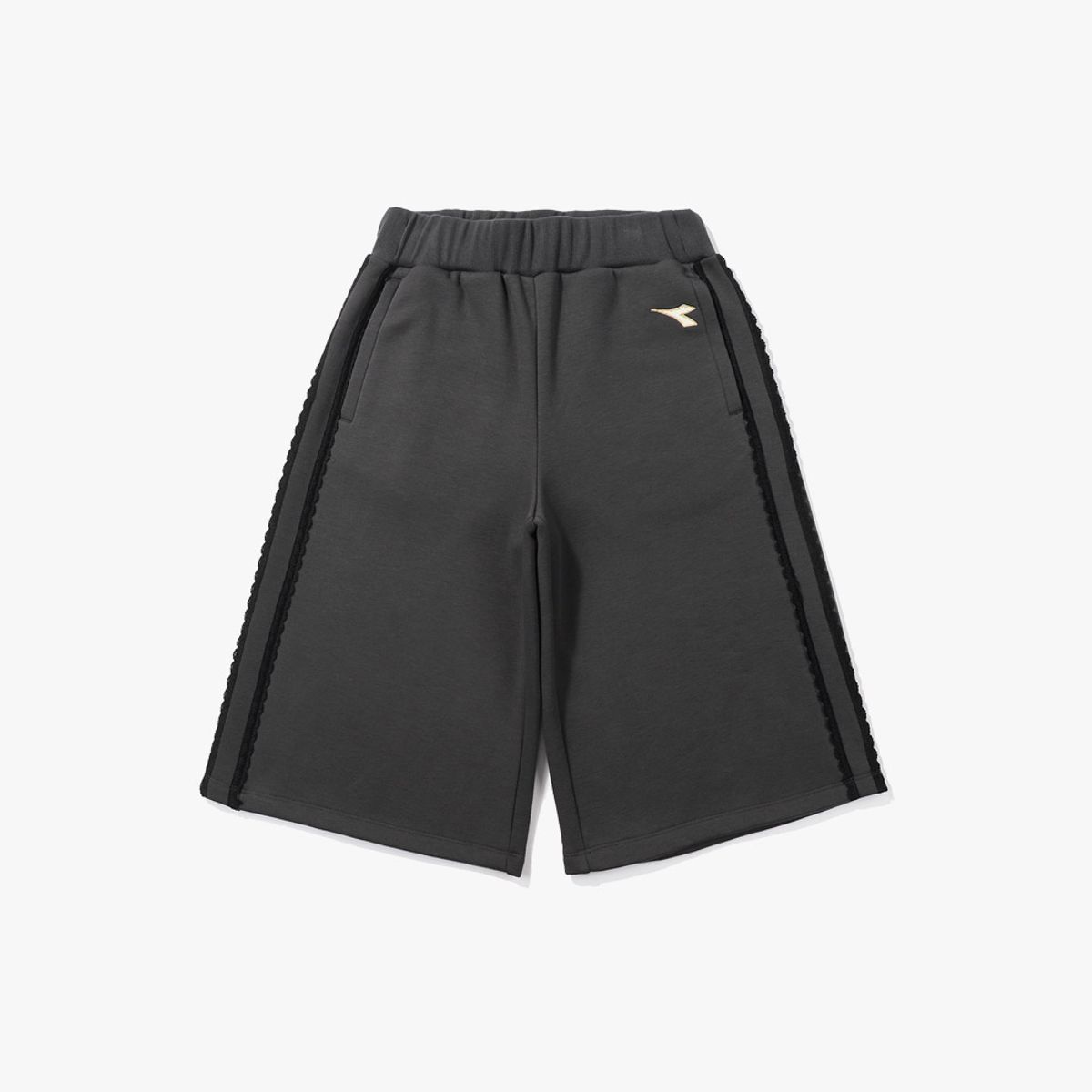 디아도라(diadora) 크로스코트 레이스 라인 하프팬츠 CHARCOAL GREY