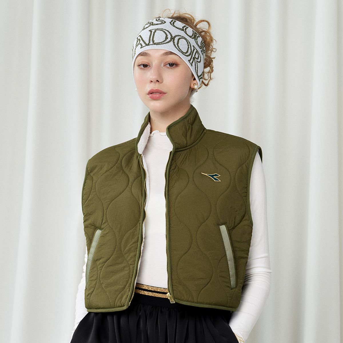디아도라(diadora) 크로스코트 패딩 베스트 우먼 KHAKI
