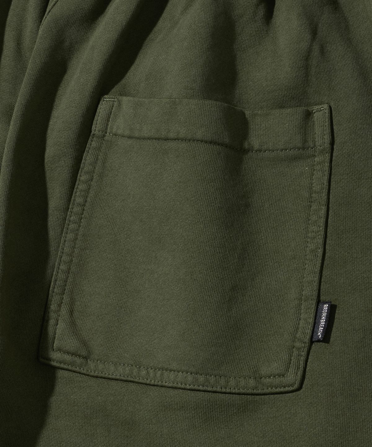 브라운브레스(BROWNBREATH) PIGMENT TAG PANTS - KHAKI