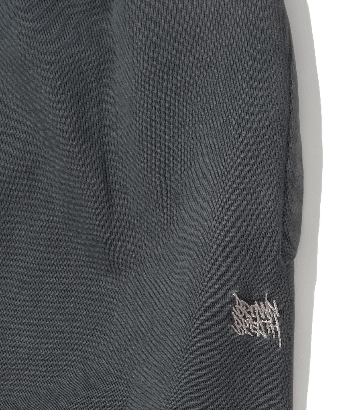 브라운브레스(BROWNBREATH) PIGMENT TAG PANTS - CHARCOAL