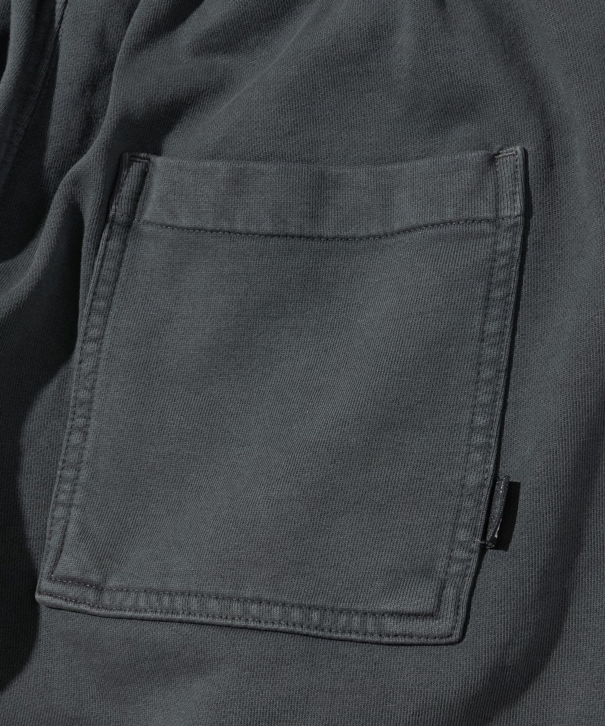 브라운브레스(BROWNBREATH) PIGMENT TAG PANTS - CHARCOAL