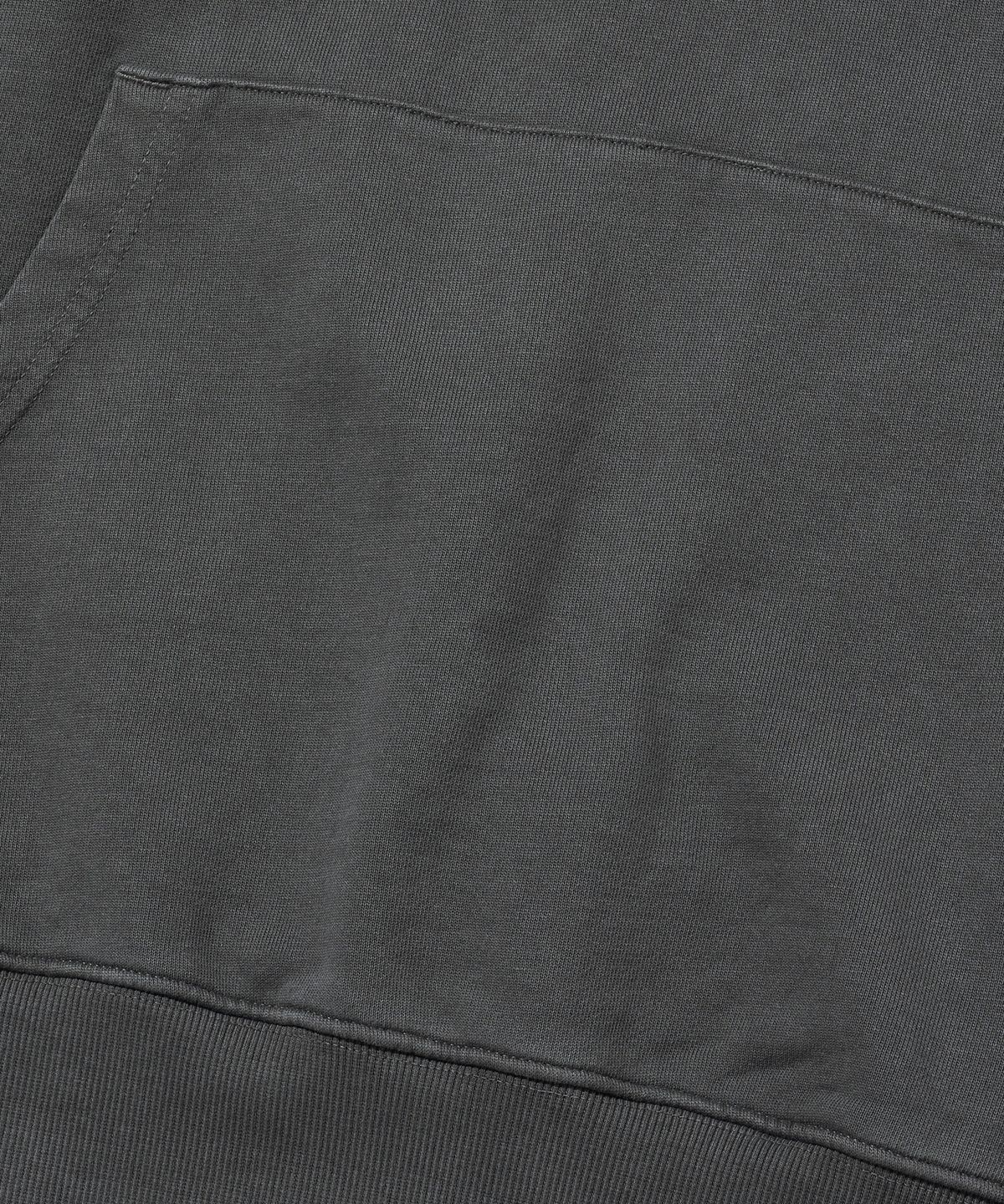 브라운브레스(BROWNBREATH) PIGMENT TAG HOODIE - CHARCOAL