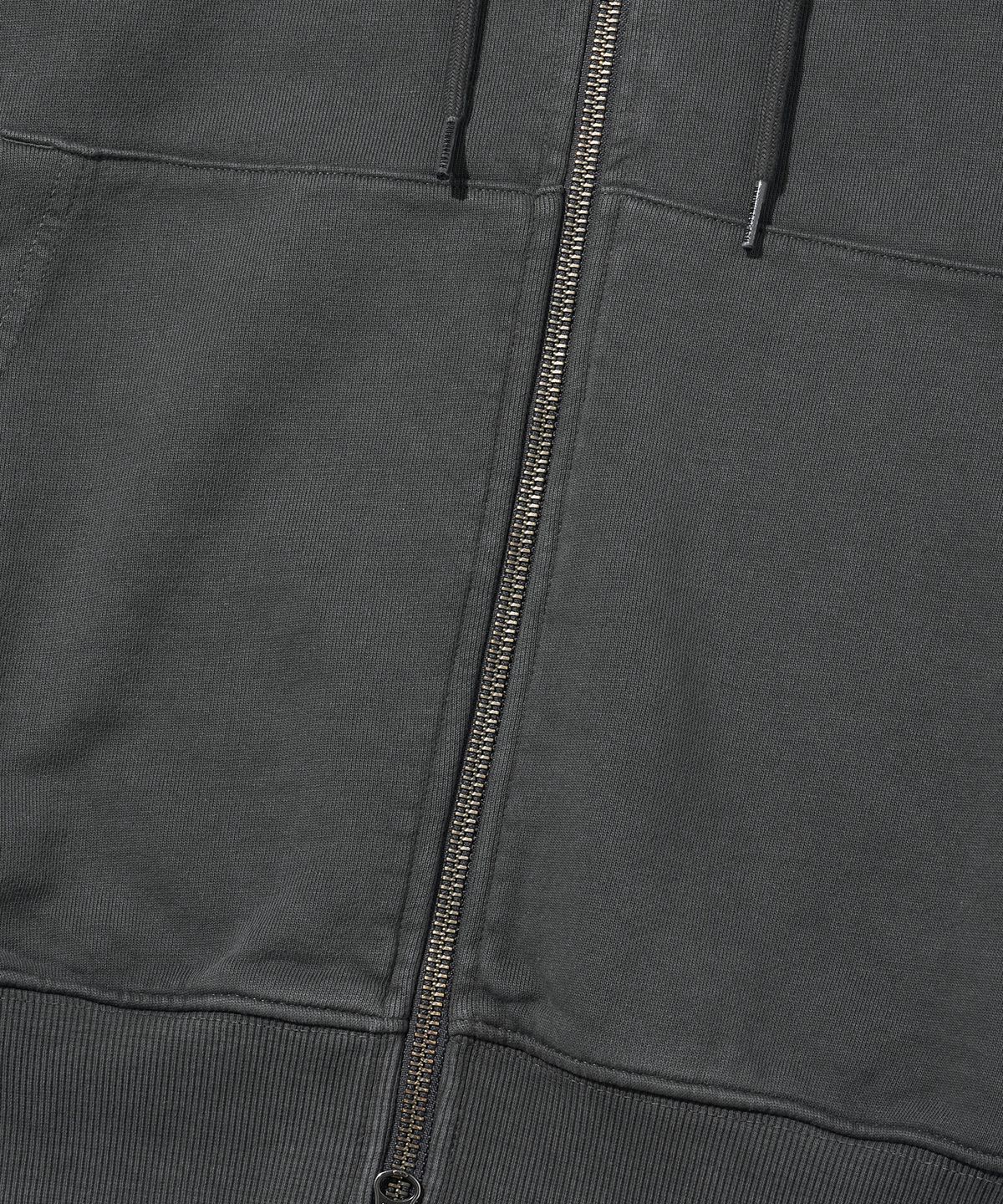 브라운브레스(BROWNBREATH) PIGMENT TAG HOOD ZIP UP - CHARCOAL