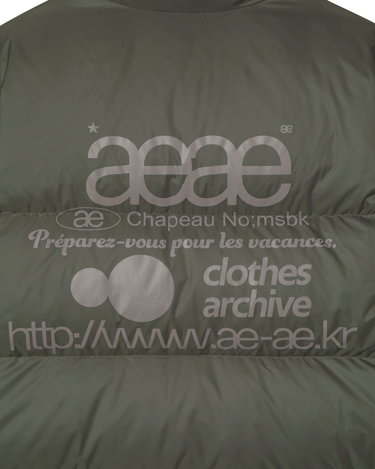 에이이에이이(AEAE) WEB LOGO DOWN JACKET [WARM GREY]