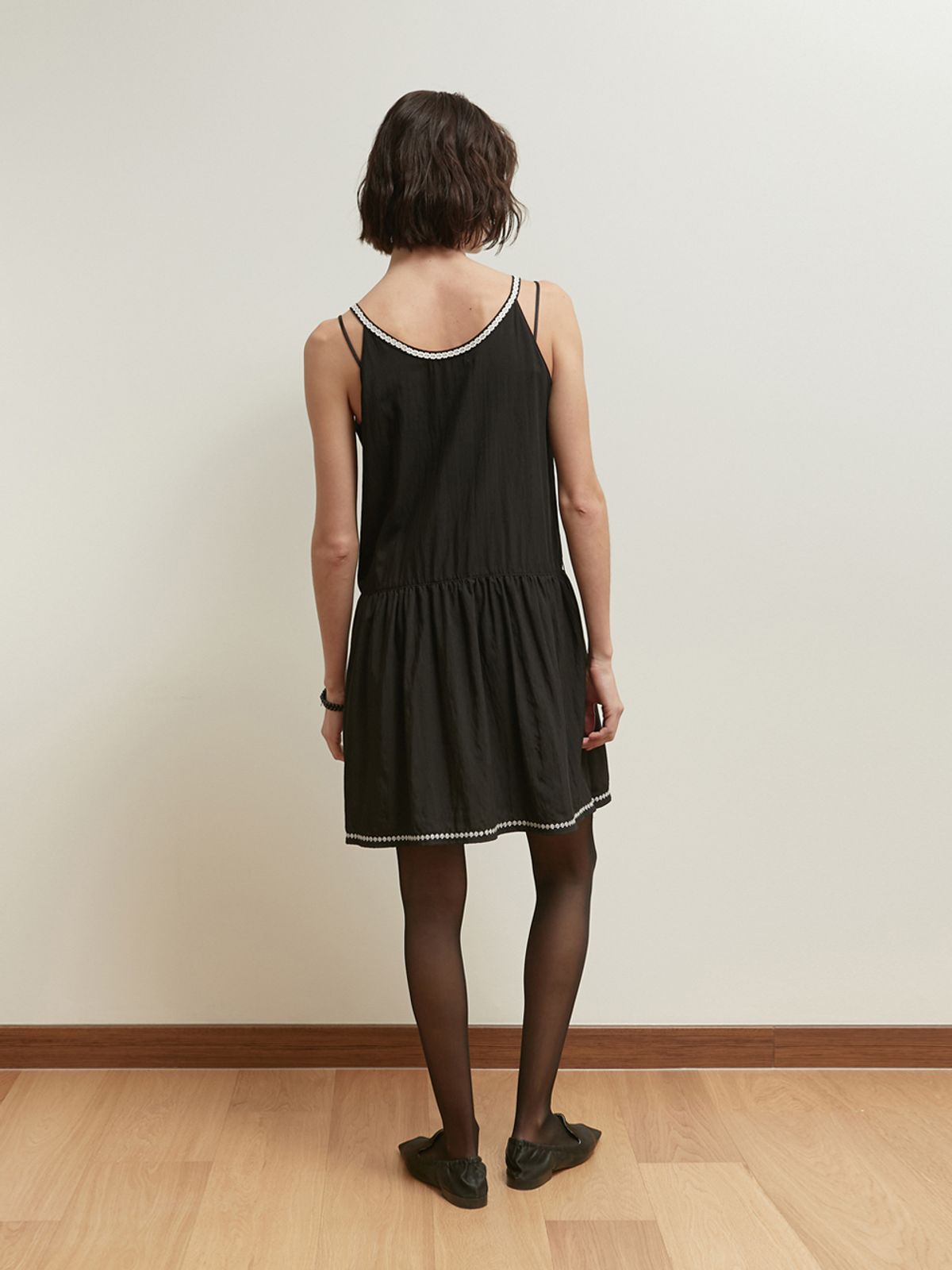 솔티페블(SALTY PEBBLE) BOHEMIAN SLEEVELESS DRESS [BLACK]