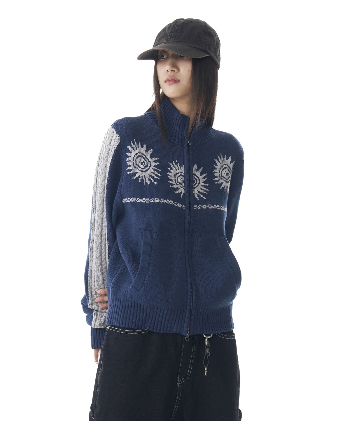 아캄(AAKAM) Sun Jacquard Zip-Up Sweater (Navy)