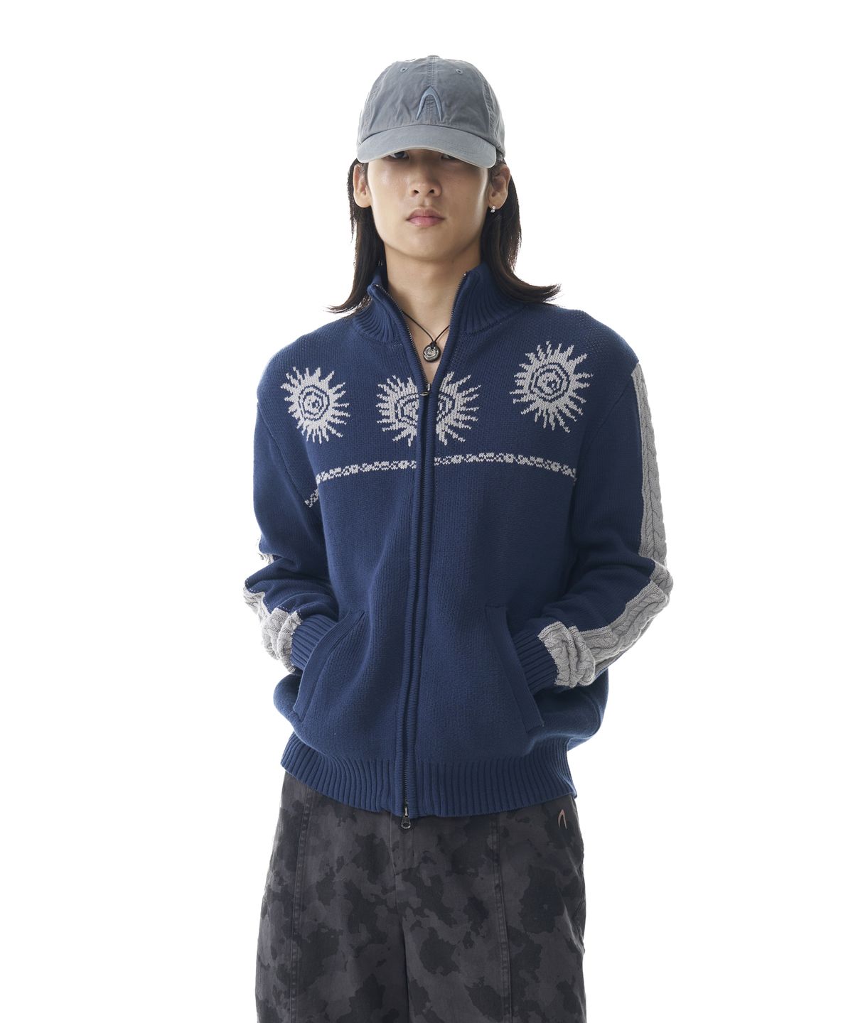 아캄(AAKAM) Sun Jacquard Zip-Up Sweater (Navy)