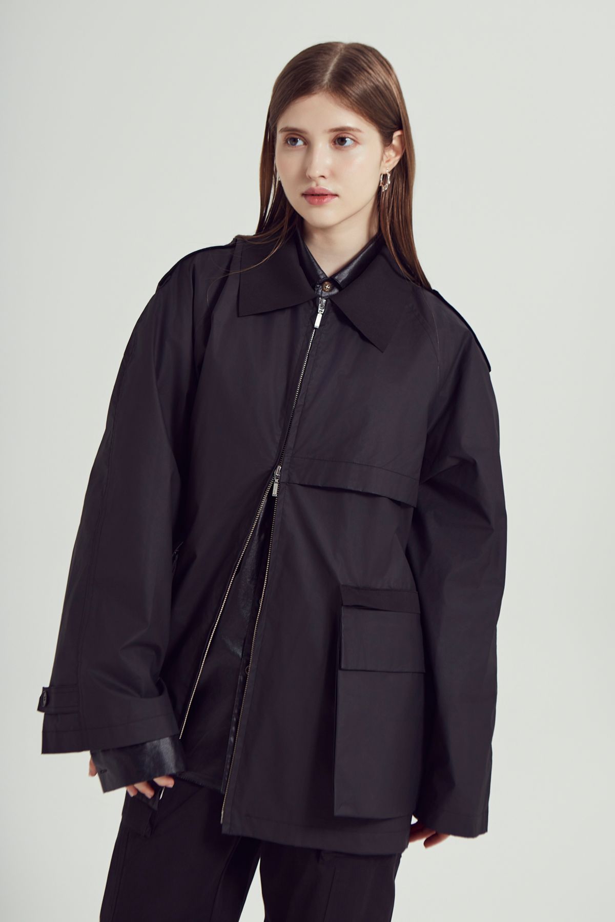 모스(MOTH) 코팅 집업 래글런 사파리 코트_블랙