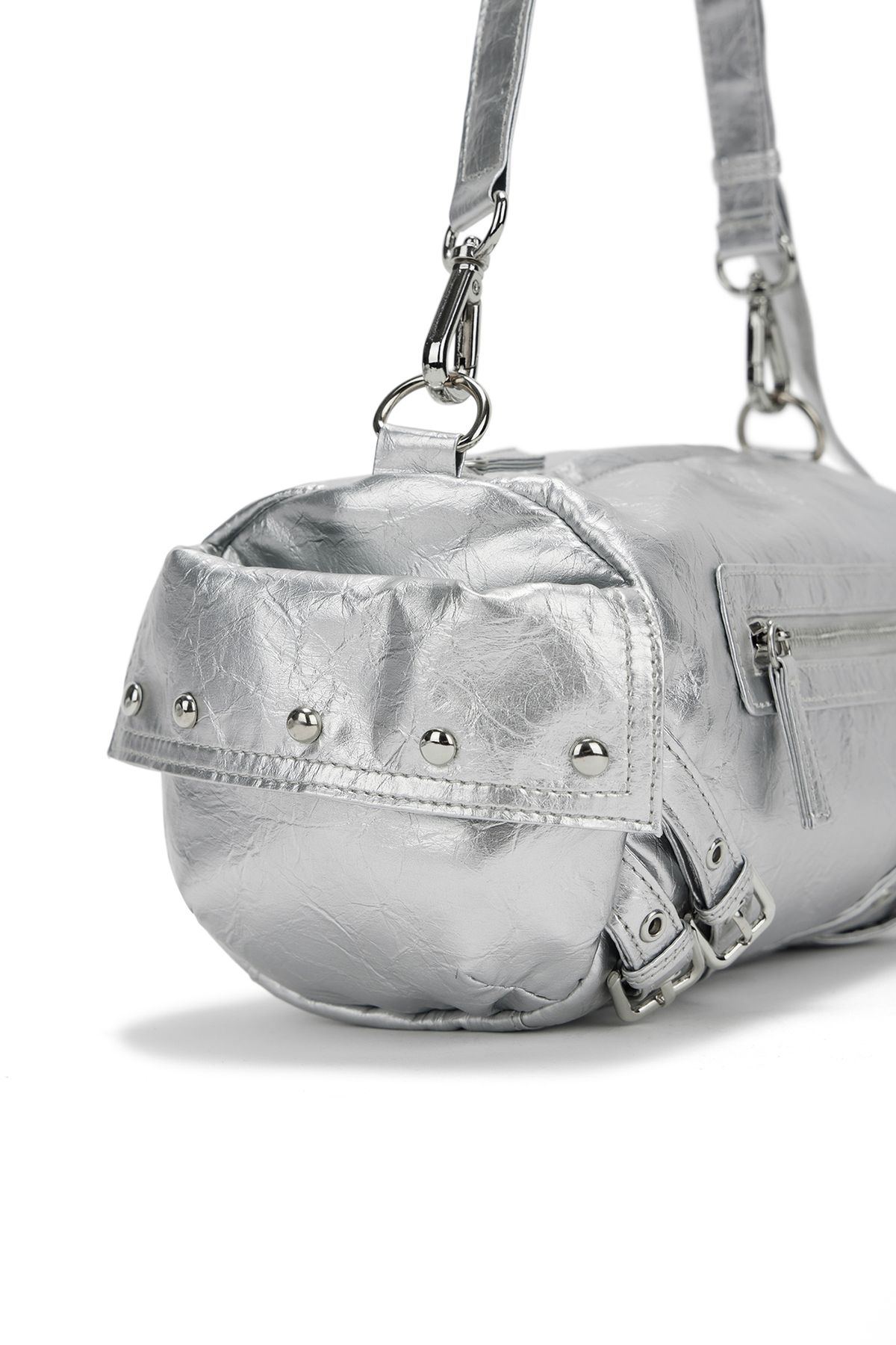 다이닛(DEINET) STUD POCKET BAG IN SILVER