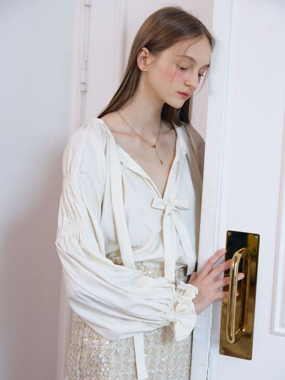 패브릭서울(FABRICSEOUL) volume ribbon loose blouse_ivory