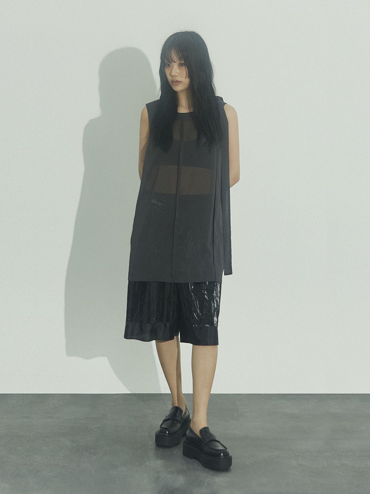 스틸레써디(STILLLETHARDY) RIBBON MINI DRESS: CHARCOAL