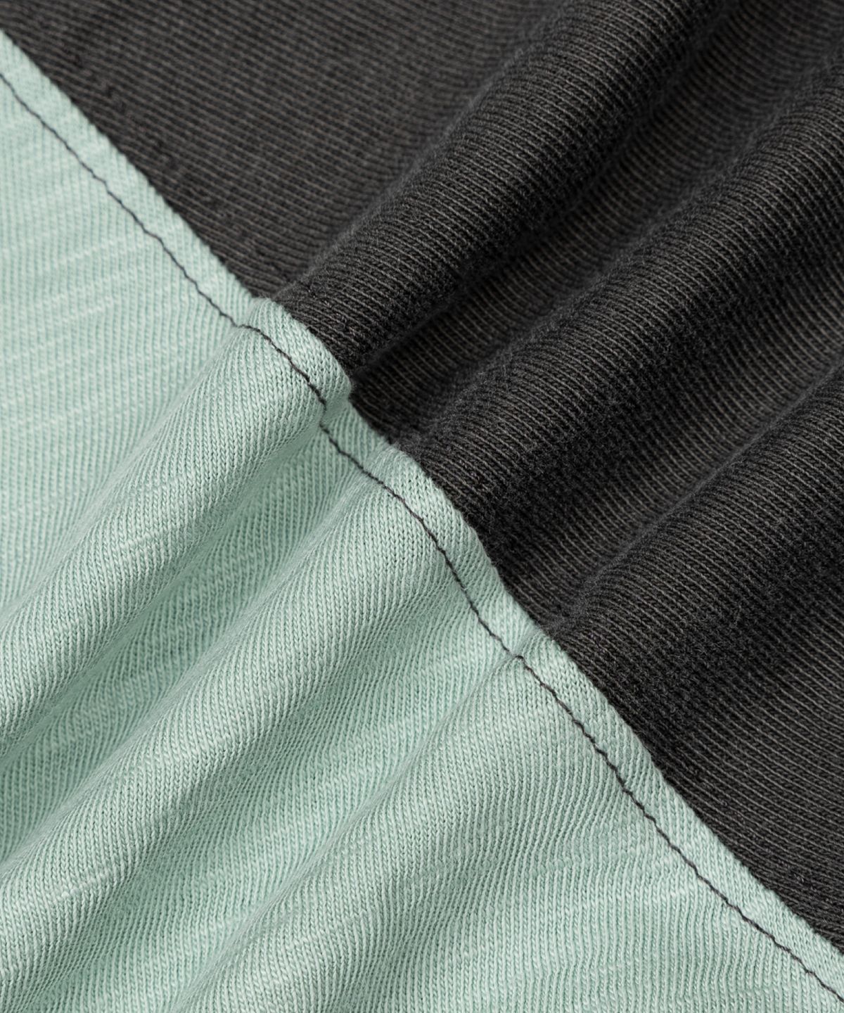 머치씨(MUCHSEE) Raglan OLive Tee