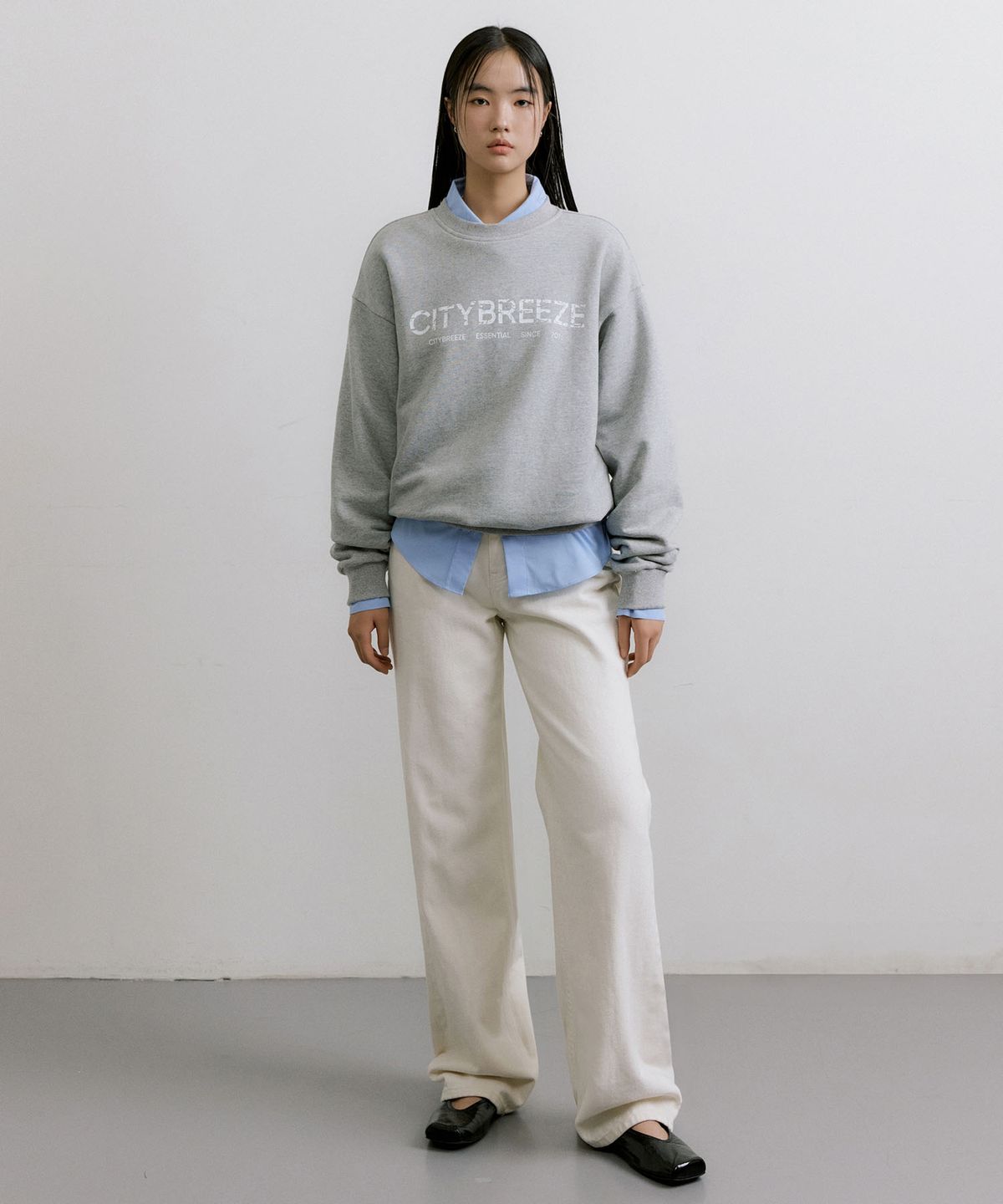 시티브리즈(CITYBREEZE) 에센셜 크랙 로고 스웨트 셔츠_MELANGE GREY