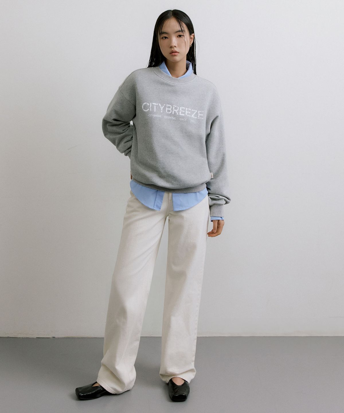 시티브리즈(CITYBREEZE) 에센셜 크랙 로고 스웨트 셔츠_MELANGE GREY
