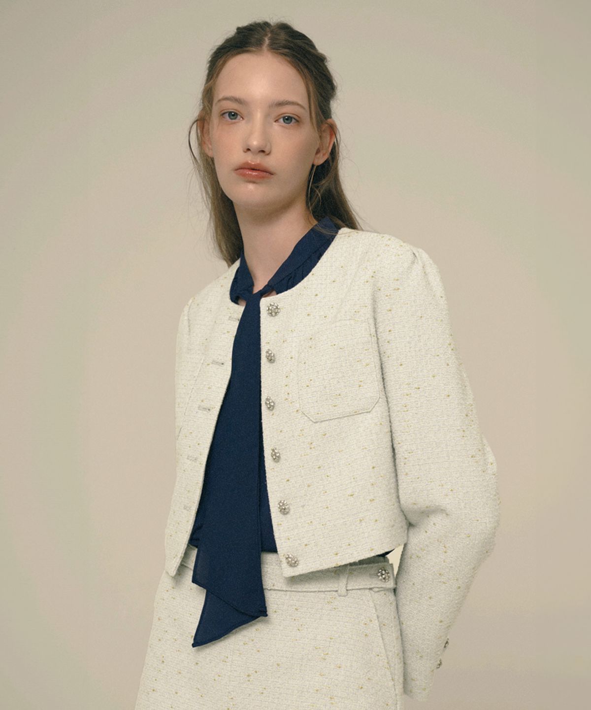 아이스가든에이오공팔(ICE GARDEN A.508) Crystal-Buttons Cropped Tweed Jacket_Vanilla Custard