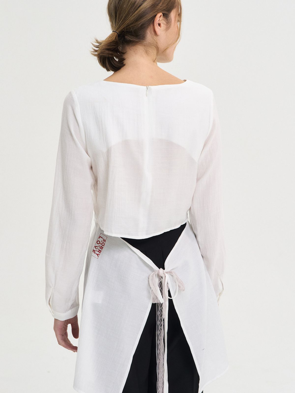 쏘리, 투 머치 러브(SORRY, TOO MUCH LOVE) Walking NY Back Wings Blouse_White