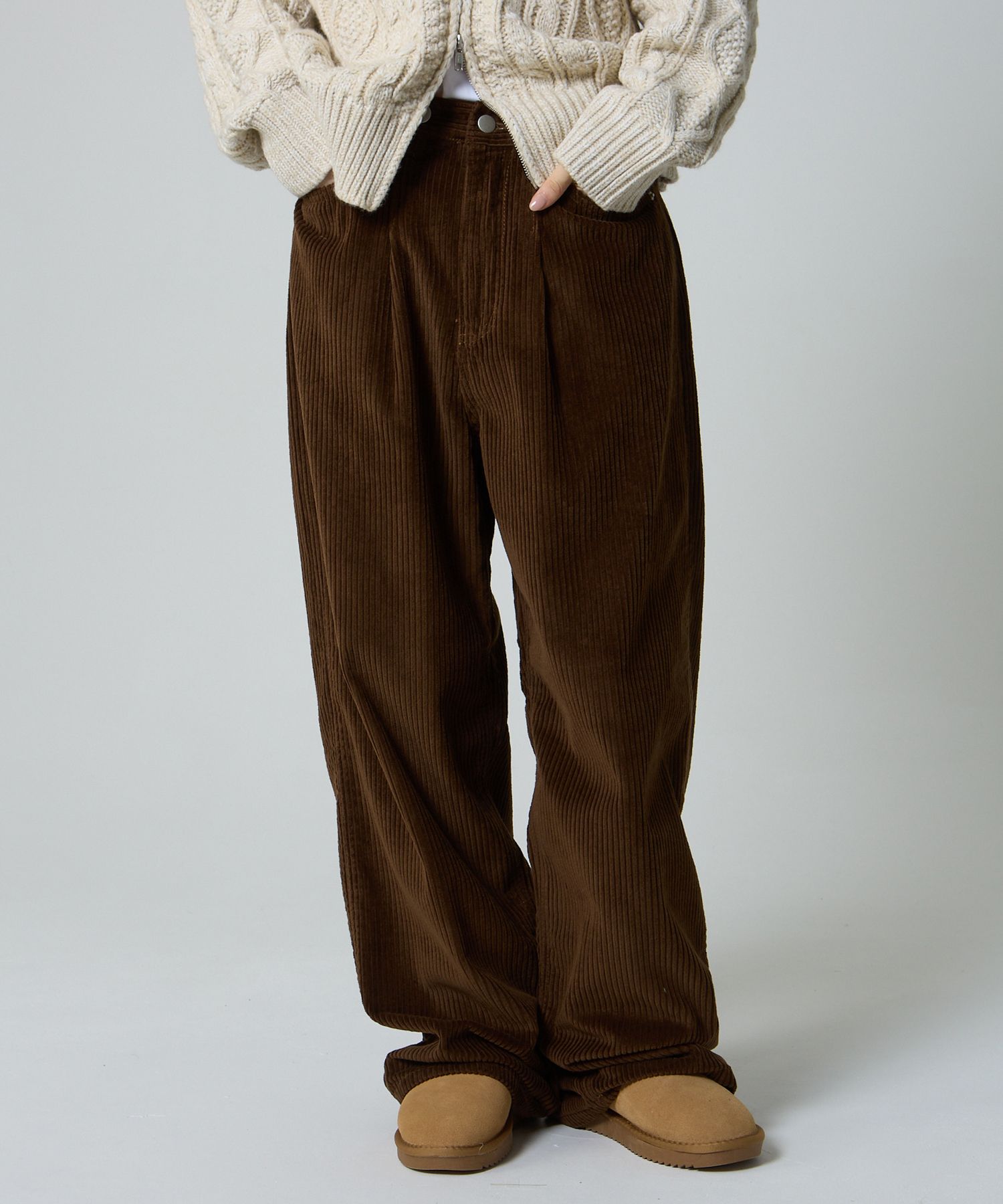 Custom one-tuck wide corduroy pants brown