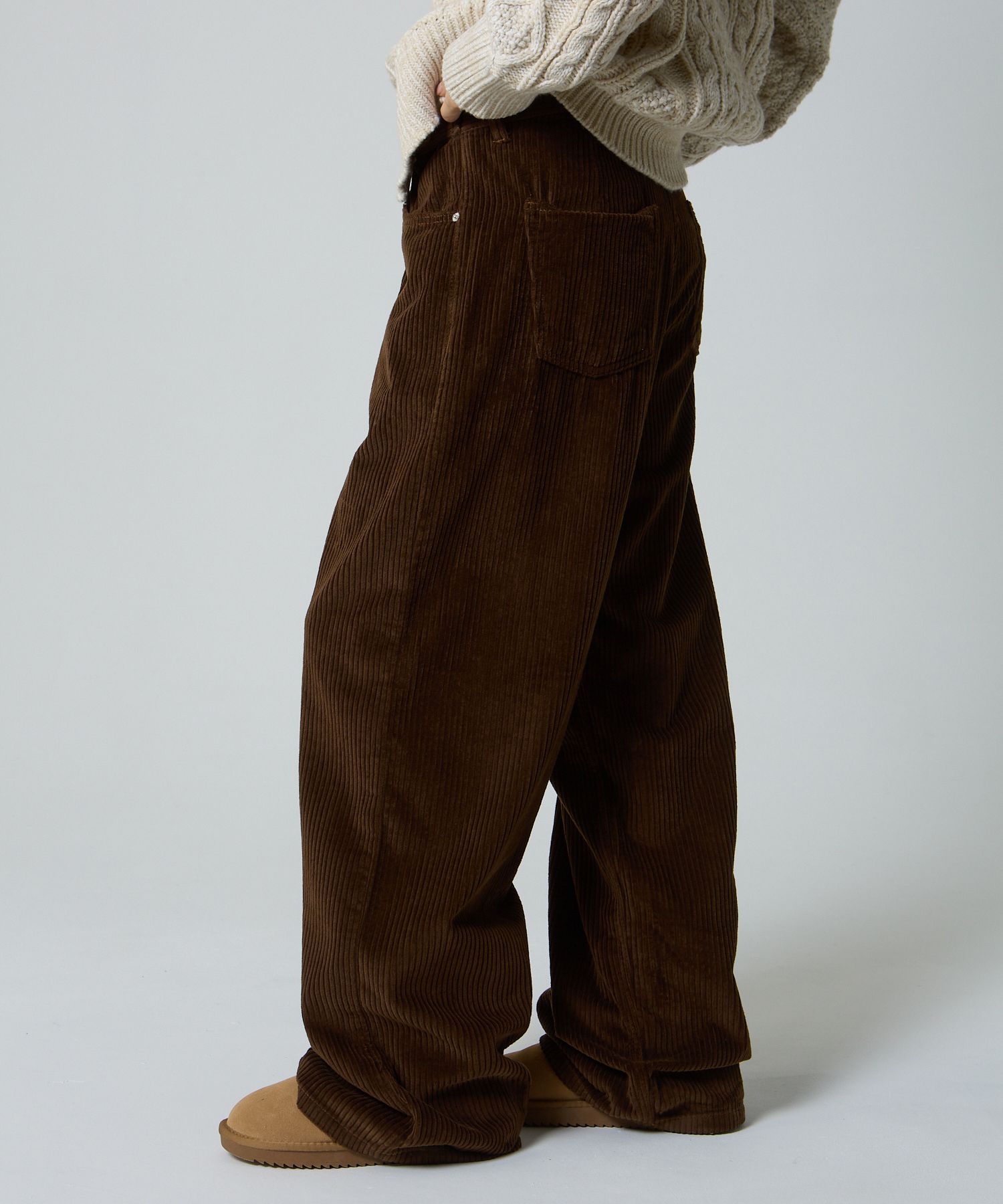 Custom one-tuck wide corduroy pants brown