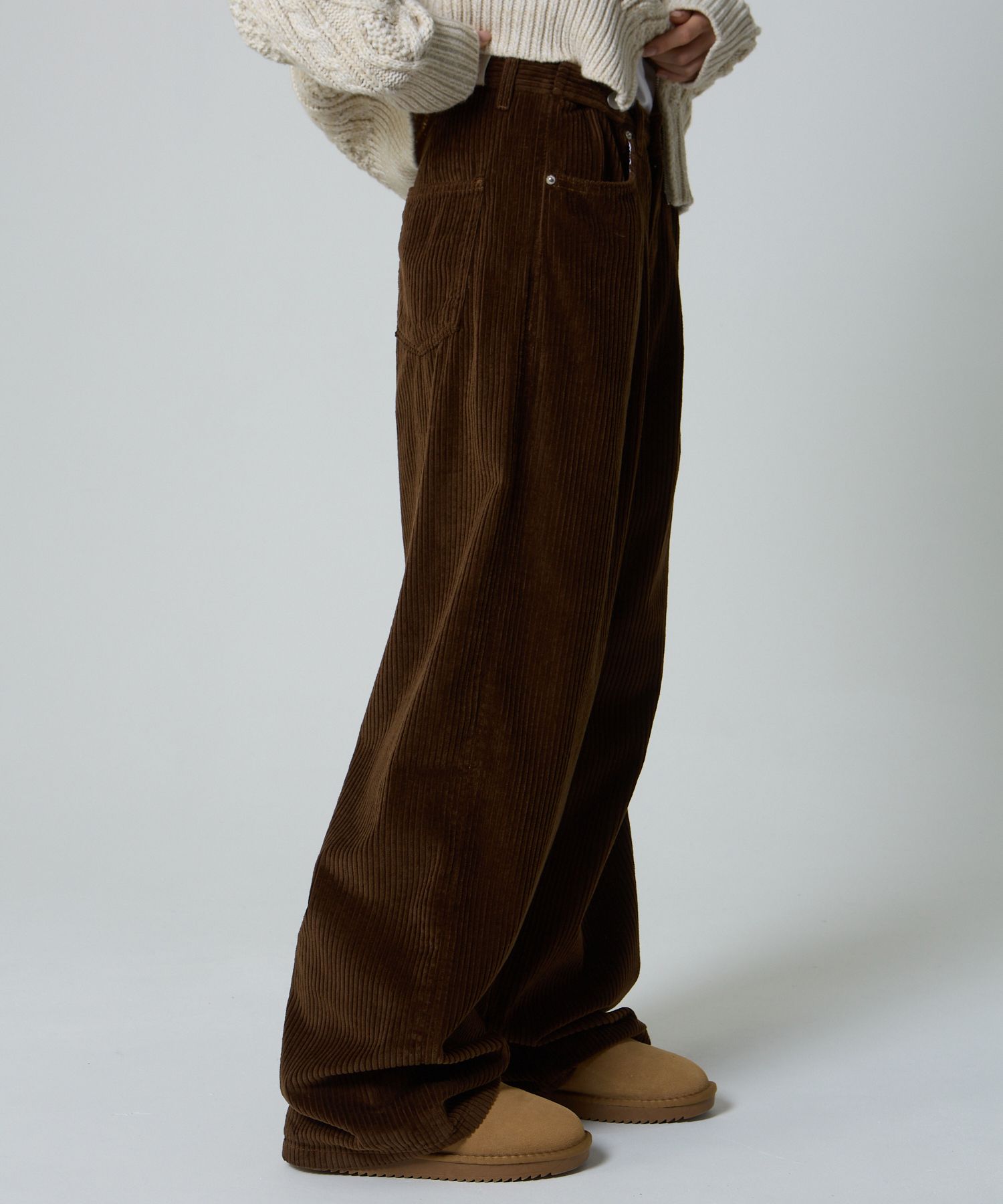 Custom one-tuck wide corduroy pants brown