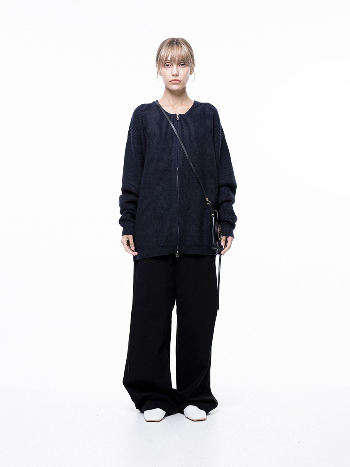 챈세스노이(CHANCE'S NOI) Side Tuck Wide Cotton Slacks - Black /M243PT04BKW
