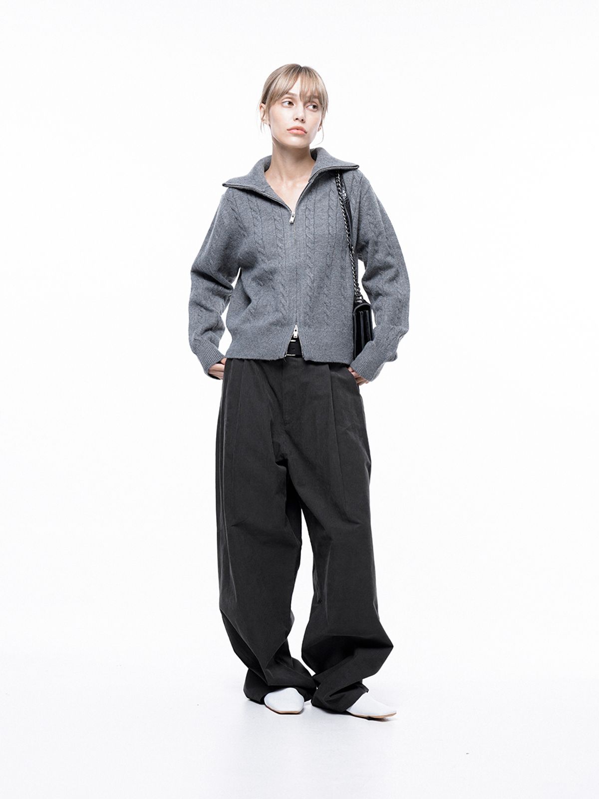 챈세스노이(CHANCE'S NOI) Corduroy One-tuck Wide Pants - Charcoal /M243PT01CH