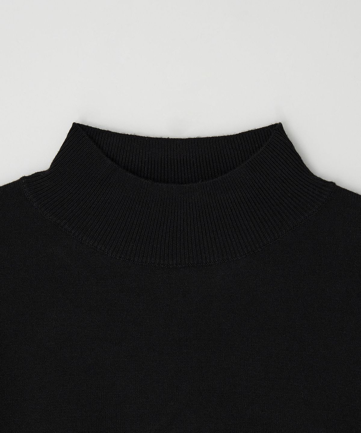 이지오(EZIO) Standard Fit Basic Half-Turtleneck_Black