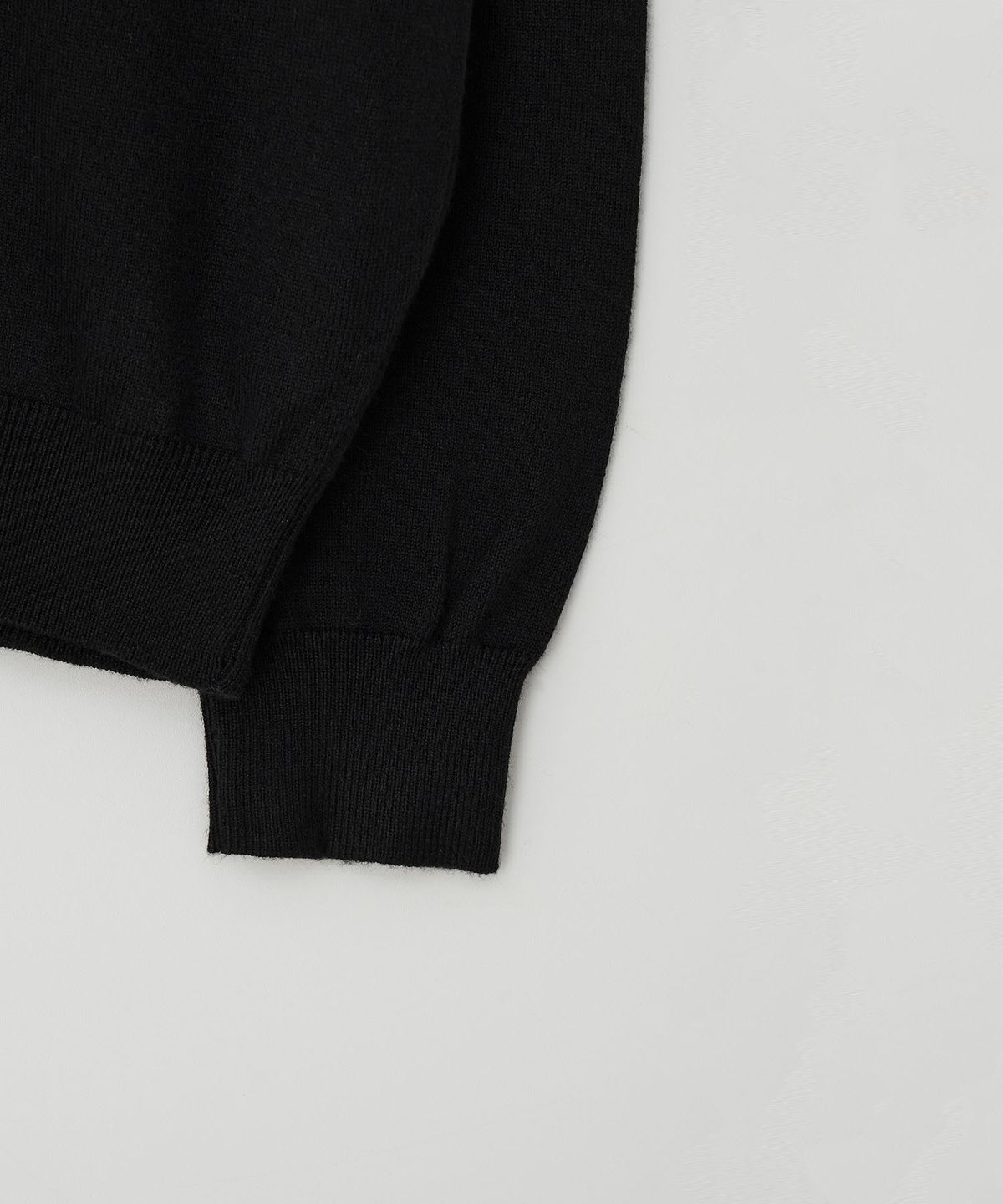 이지오(EZIO) Standard Fit Basic Half-Turtleneck_Black