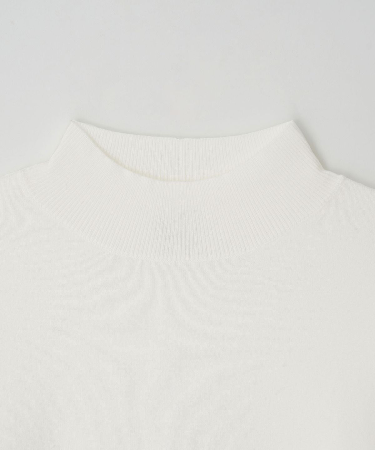 이지오(EZIO) Standard Fit Basic Half-Turtleneck_Ivory