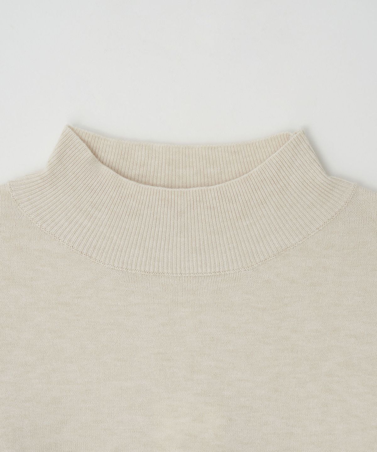 이지오(EZIO) Standard Fit Basic Half-Turtleneck_Beige