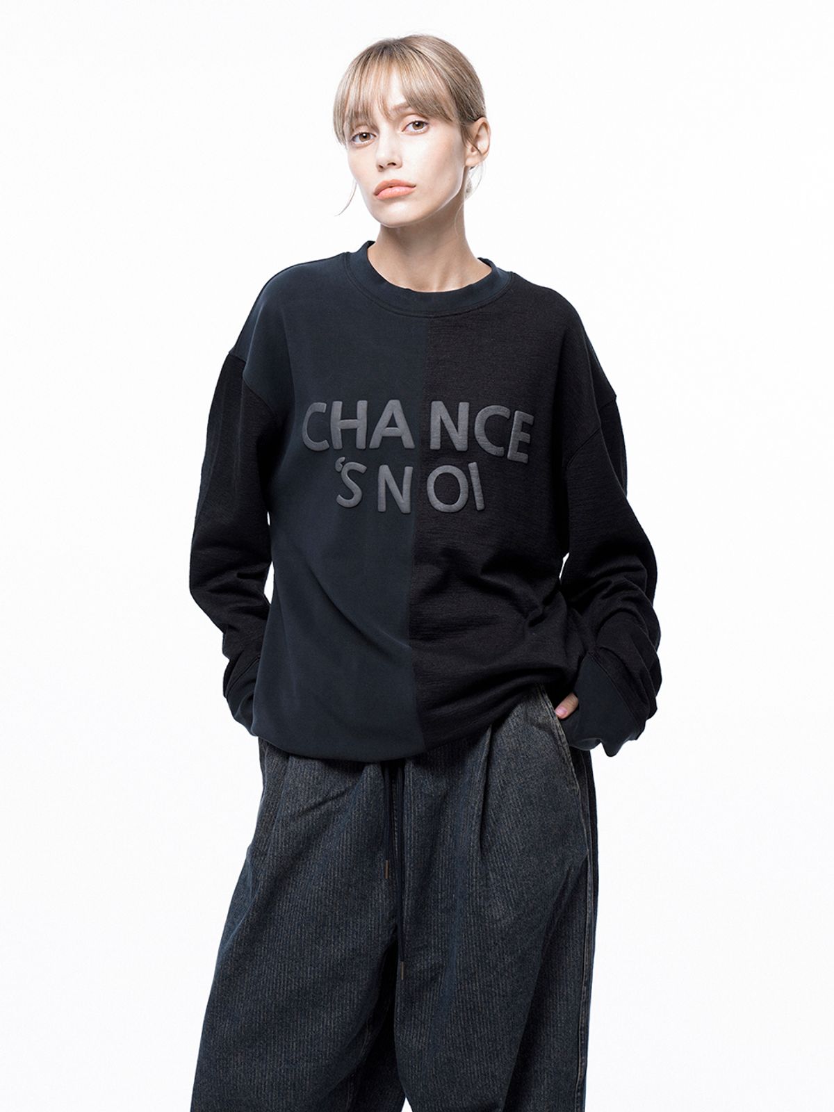 챈세스노이(CHANCE'S NOI) Snoi Reverse Slev Crew-neck Sweat - Black Navy /M243MT01BKW