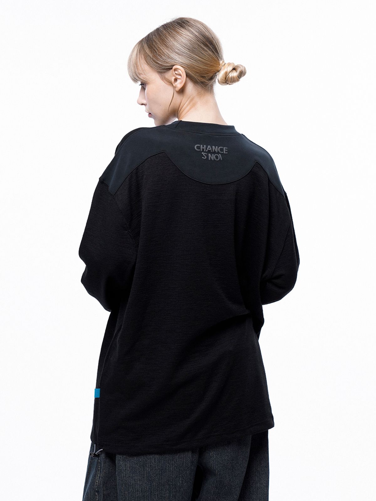 챈세스노이(CHANCE'S NOI) Snoi Reverse Slev Crew-neck Sweat - Black Navy /M243MT01BKW