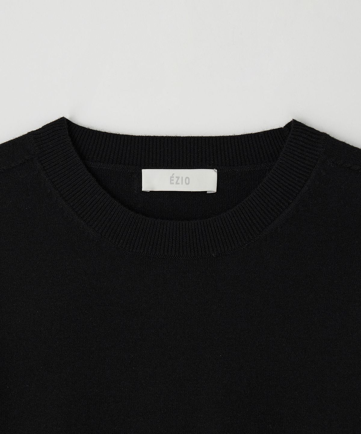 이지오(EZIO) Wholegarment Cashlike Round Knit_Black