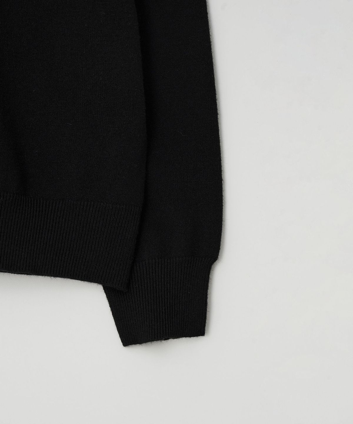 이지오(EZIO) Wholegarment Cashlike Round Knit_Black