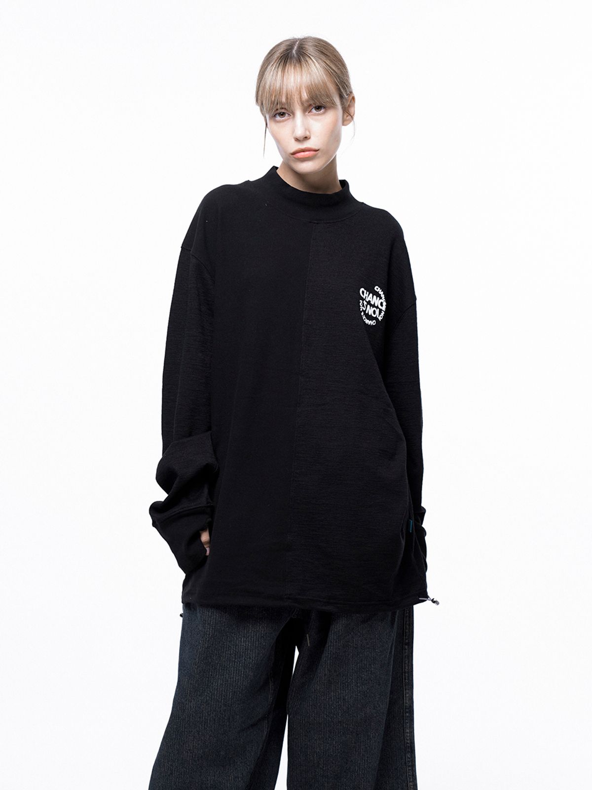 챈세스노이(CHANCE'S NOI) Circle Reverse Slev Hlaf-neck Sweat - Black /M243MT03BKW