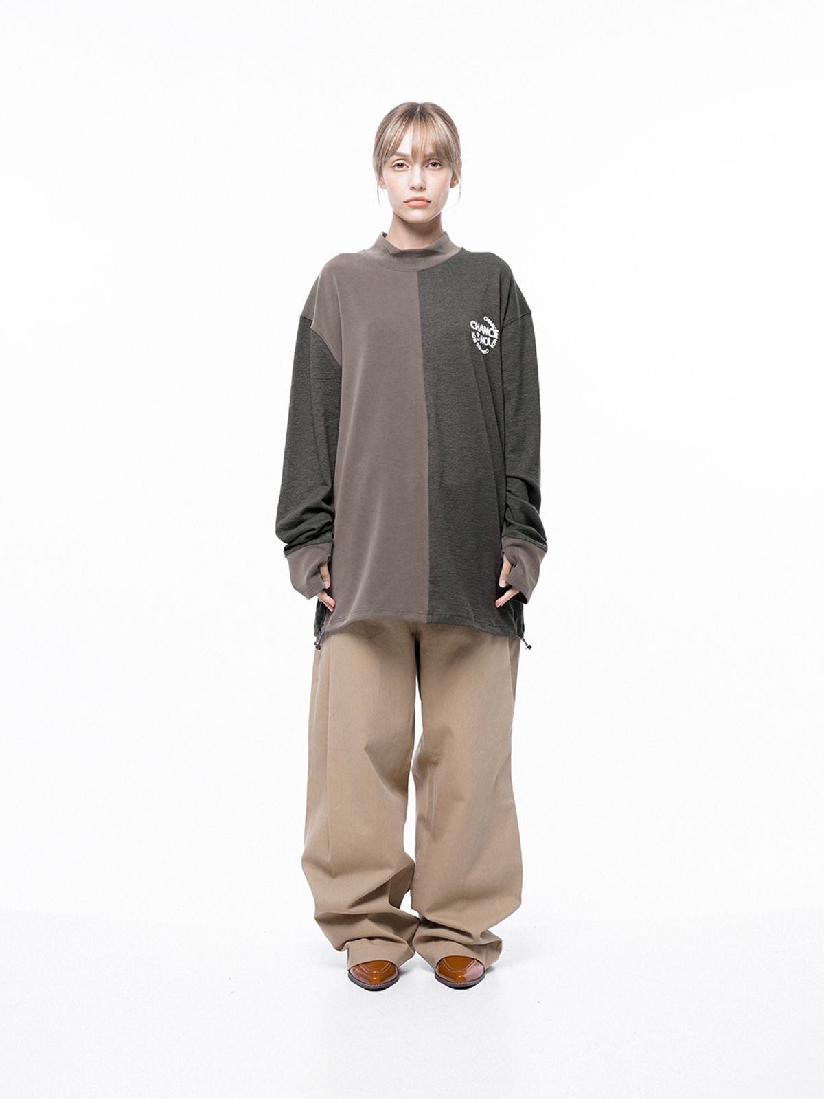 챈세스노이(CHANCE'S NOI) Circle Reverse Slev Hlaf-neck Sweat - Khaki Beige /M243MT03KAW