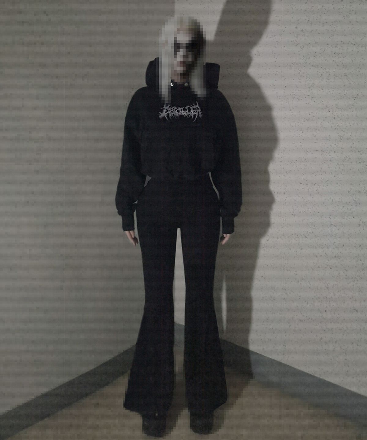 디비킬러(DBKILLER) [크롭] DBKILLER 자수 로고  후드 - 블랙