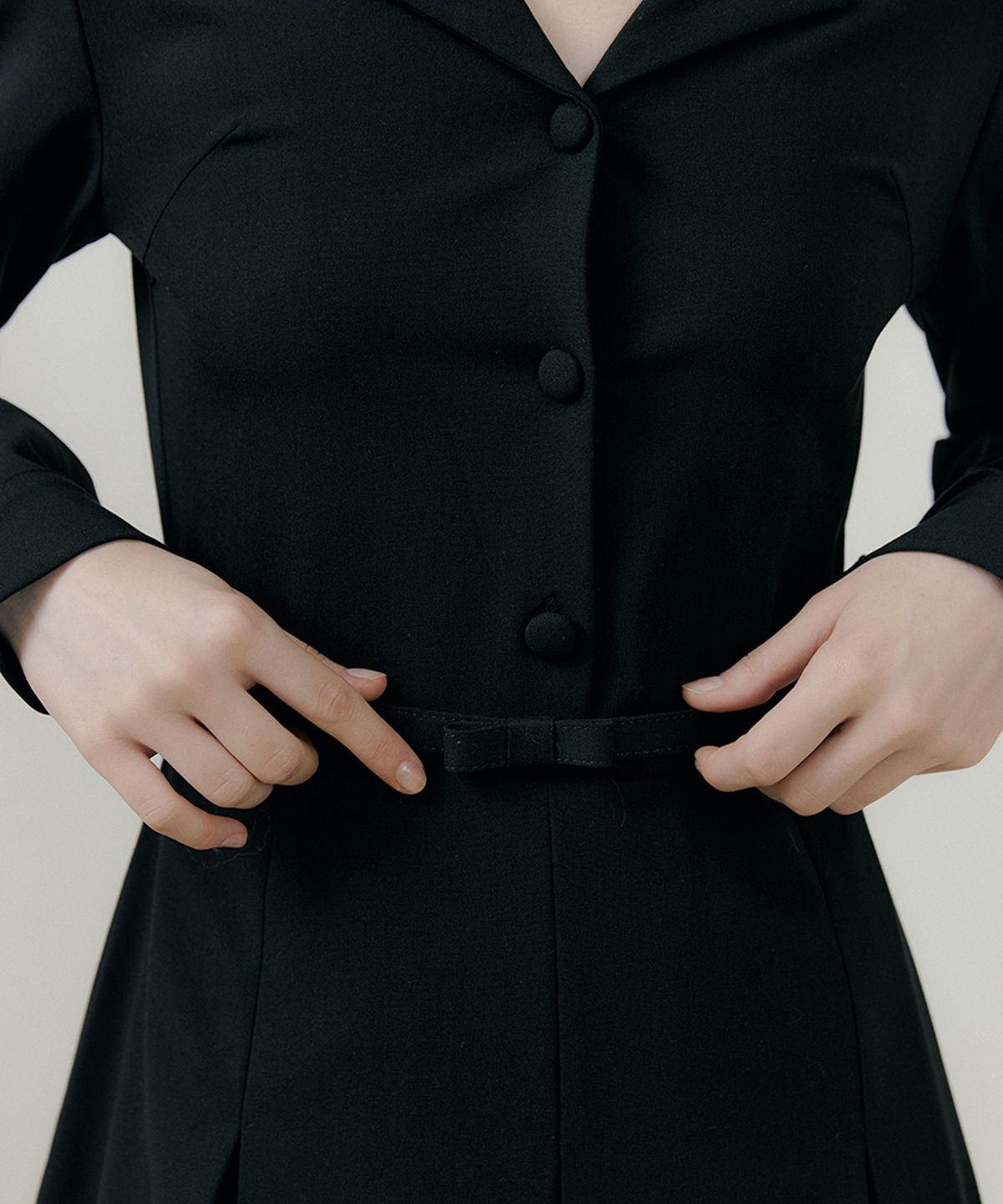 리올그(REORG) RIE COLLAR PLEATS MINI OPS BLACK