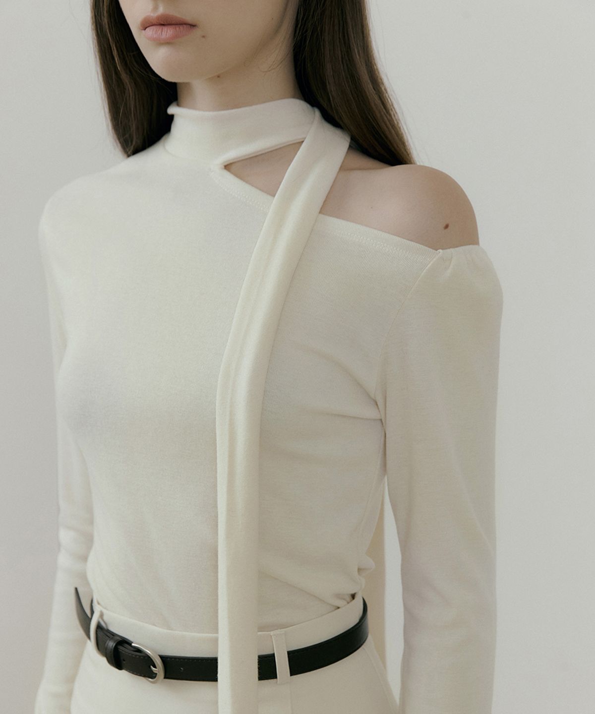 리올그(REORG) RIE CUTOUT SCARF T-SHIRTS CREAM YELLOW